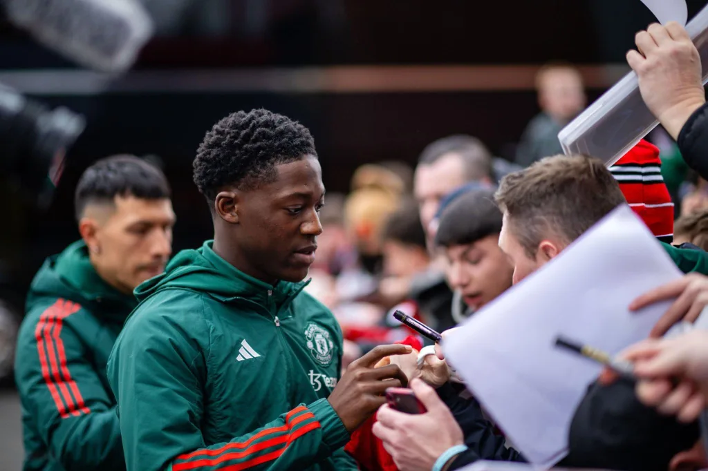 Kobbie mainoo considers shocking exit from united