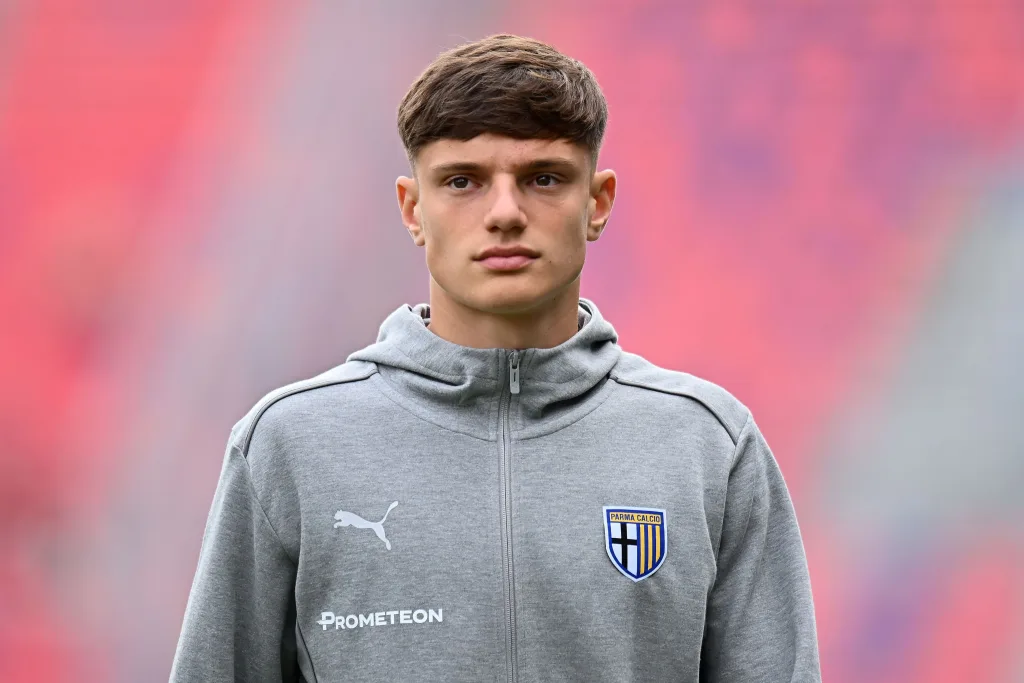 Liverpool sign giovanni leoni