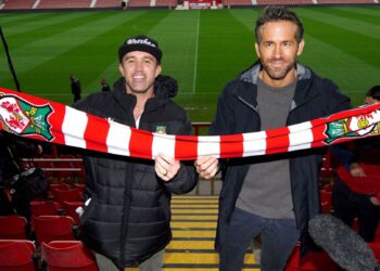 Wrexham fc owners ryan reynolds and rob mcelhenney