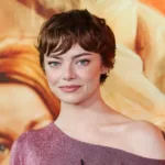 Emma Stone’s Mom Asked Angelina Jolie Most Embarrassing Question Ever at 2011 Golden Globes