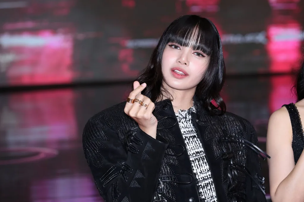 BLACKPINK Lisa Defended by Fans After Dream Short Film Chemistry Criticism 2 Image