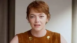 Emma Stone's Mom Asked Angelina Jolie Most Embarrassing Question Ever at 2011 Golden Globes 1 Emma Stone