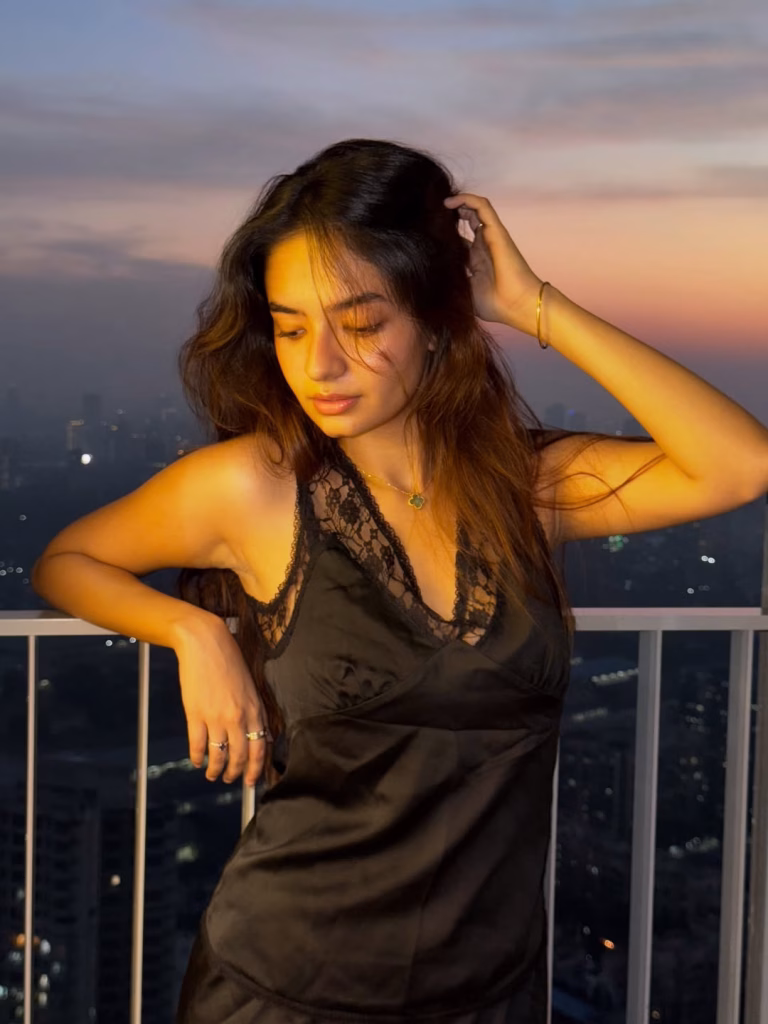 Anushka Sen Photos 