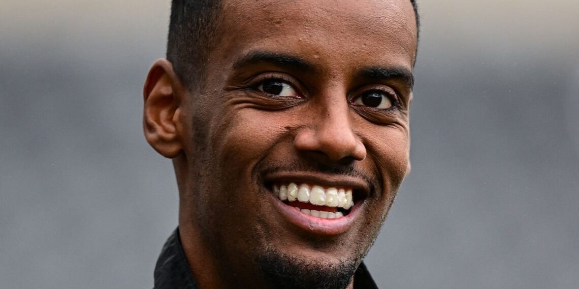 Alexander isak leaves newcastle to join liverpool