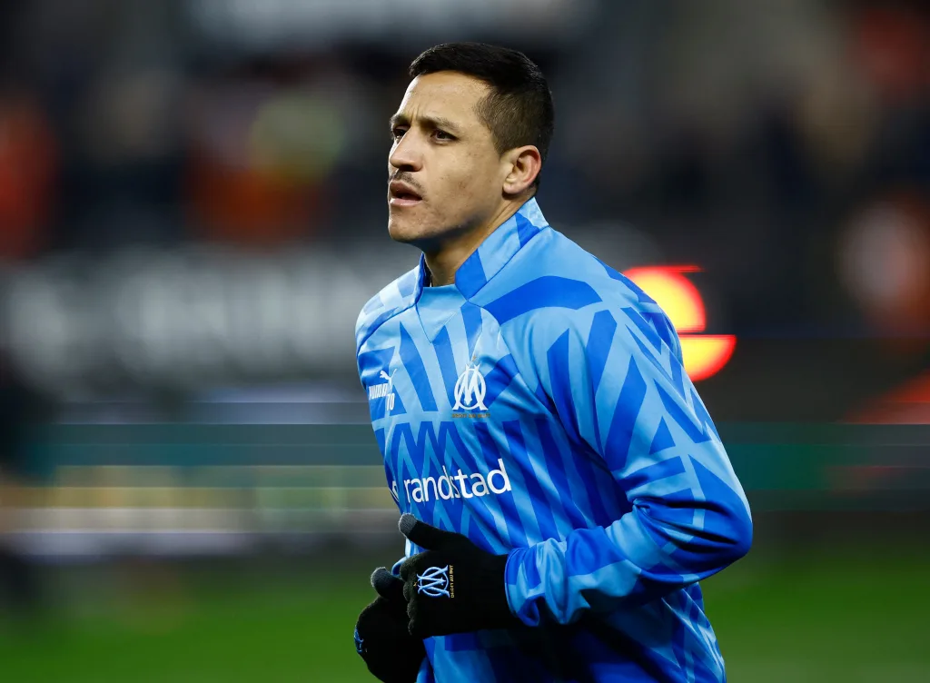 Alexis sánchez joins sevilla
