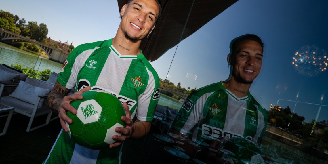 Antony join real betis from man united