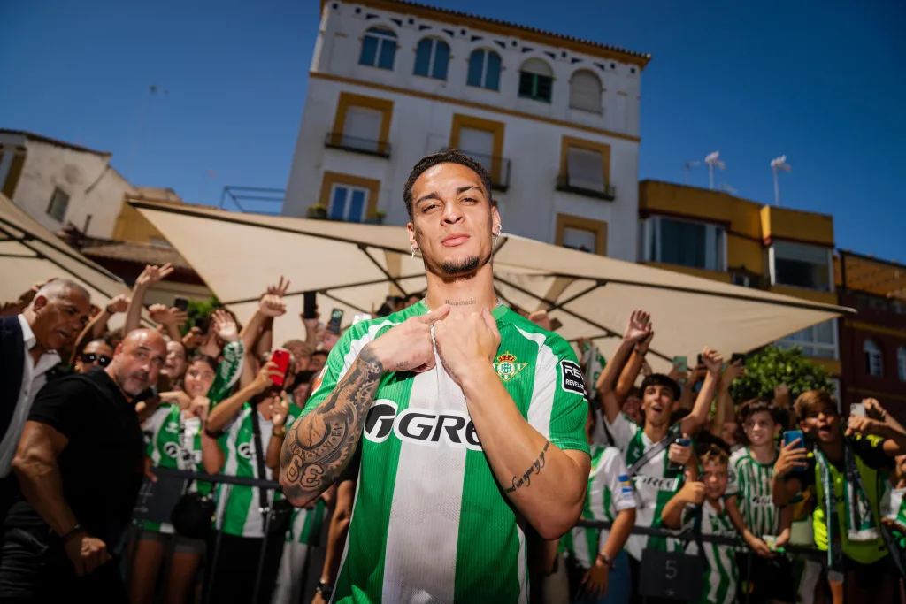 Antony join real betis from united