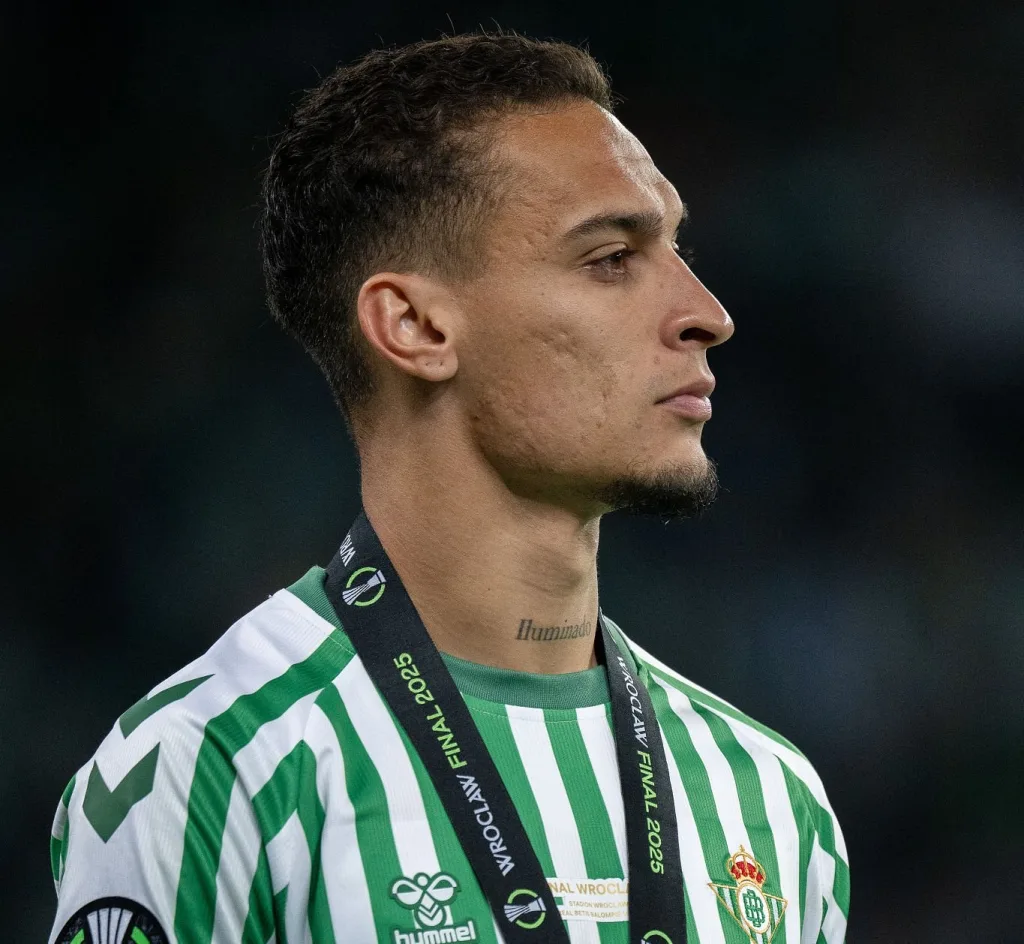 Antony leaves man united for betis