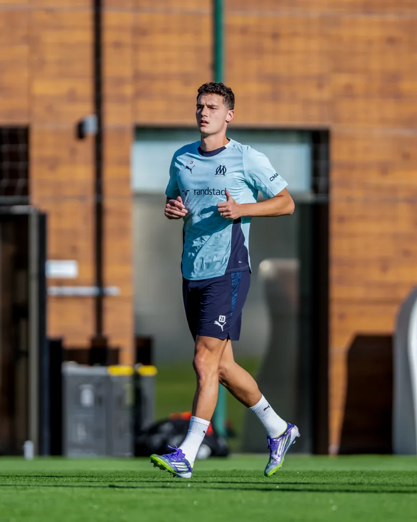 Benjamin pavard sign for marseille