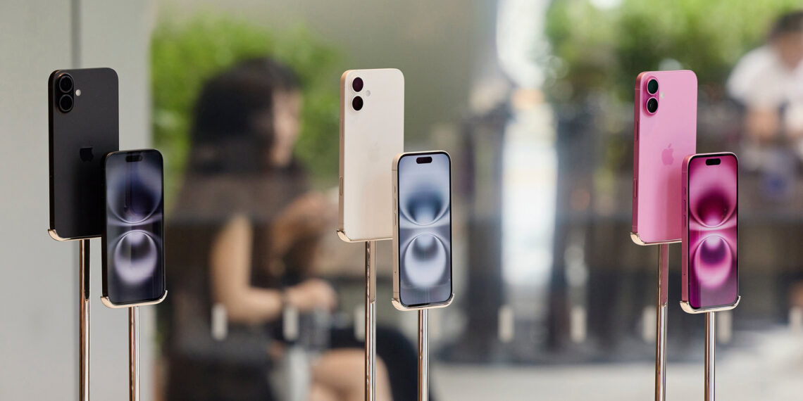 iPhone 17 Base Model vs Android Flagships: Why Apple's 2025 Entry Leads the Premium Segment