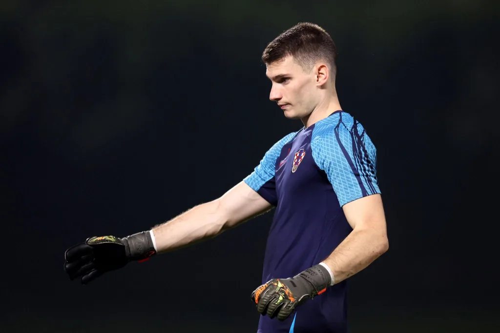 Dominik livaković joins girona on loan
