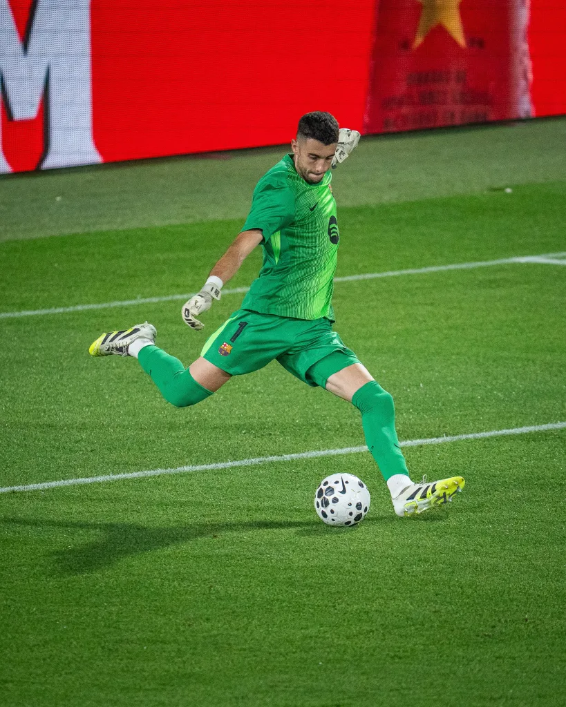 Barcelona Goalkeeper Joan Garcia Undergoes Arthroscopy: Will be Out for 4-6 Weeks 1 Joan garcia