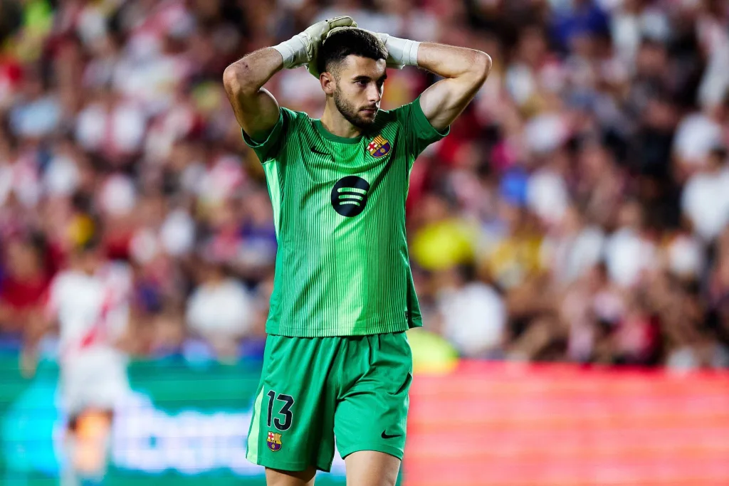 Barcelona Goalkeeper Joan Garcia Undergoes Arthroscopy: Will be Out for 4-6 Weeks 4 Joan garcia injured