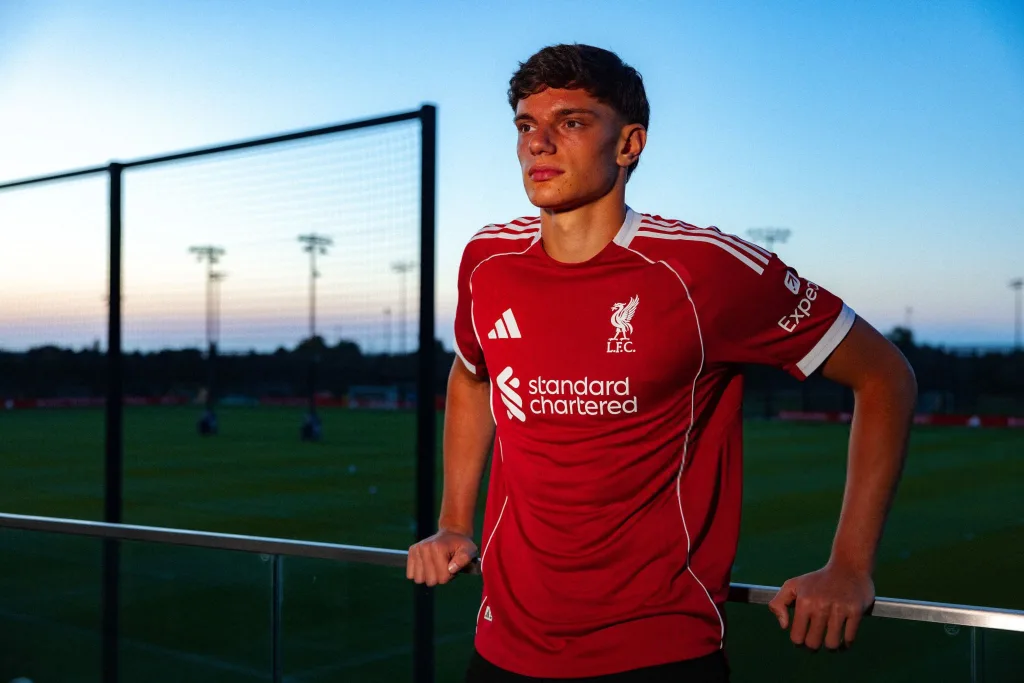Liverpool's giovanni leoni out for 9 months after acl injury on debut