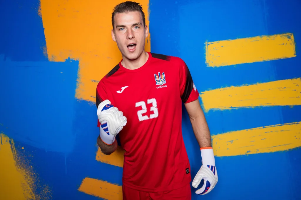 Real Madrid GK Andriy Lunin Withdraws From Ukraine Squad Due to Back Injury 3 Lunin injured