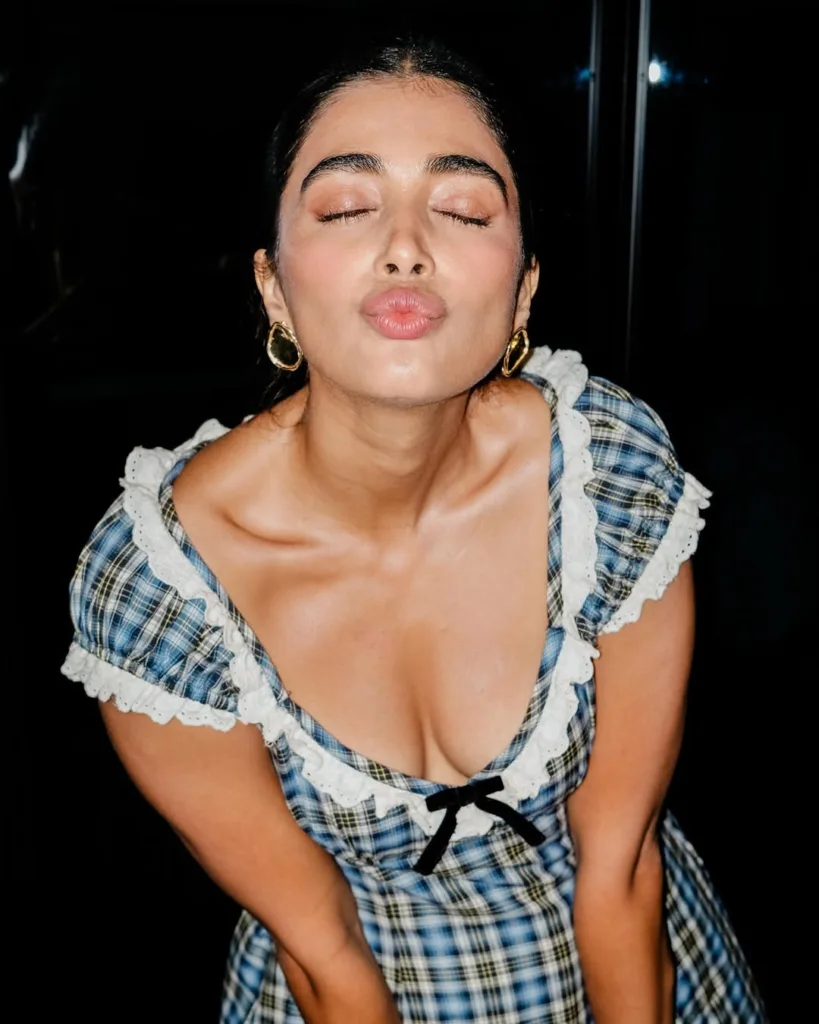 Pooja Hegde Hot Pics