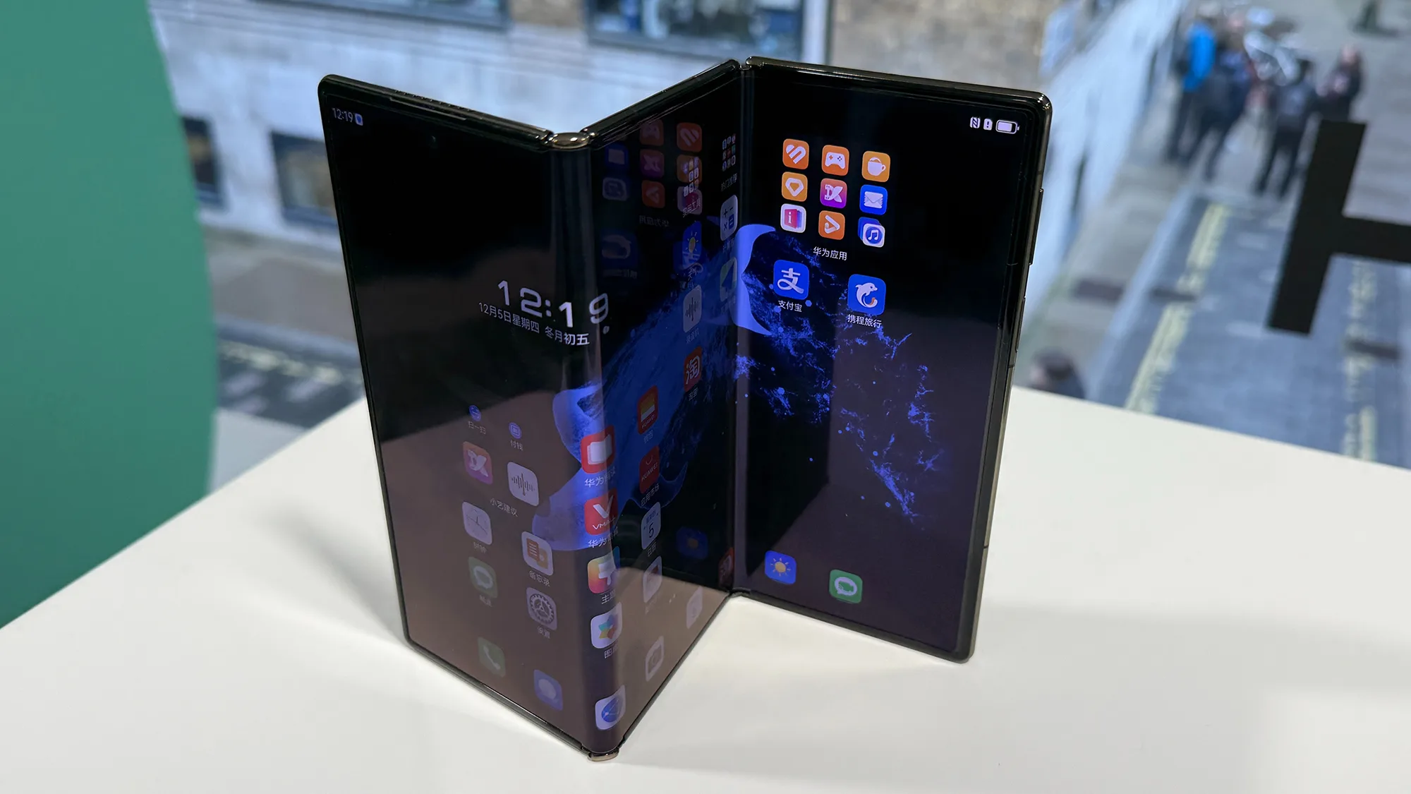 Samsung galaxy z tri fold