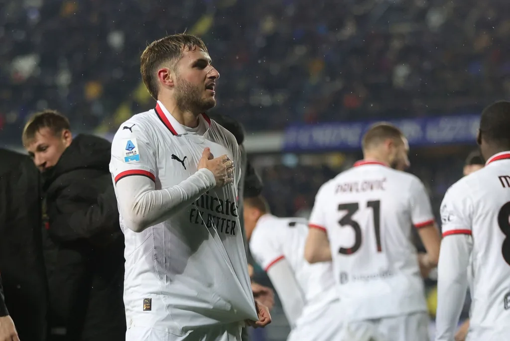 Santiago gimenez not leave milan