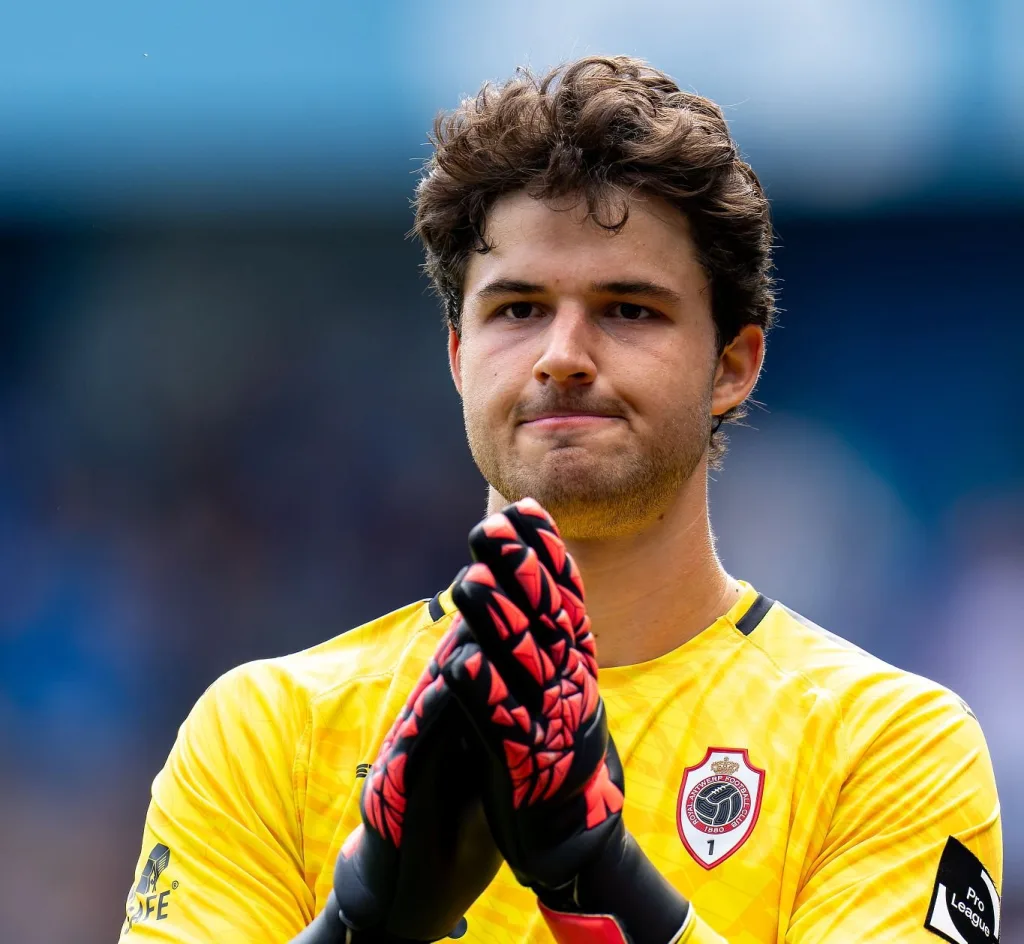 Man United Agree Onana Loan Deal with Trabzonspor as Final Decision Awaits 2 Senne lammens