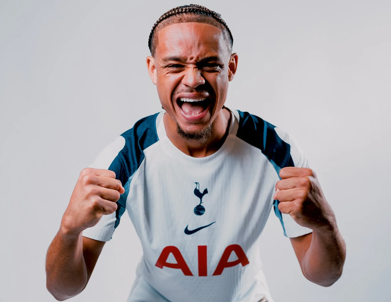 Spurs sign xavi simons