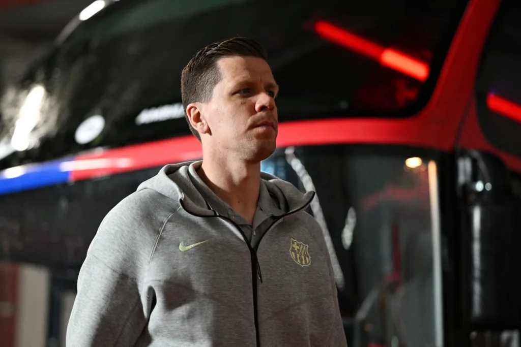 Barcelona Goalkeeper Joan Garcia Undergoes Arthroscopy: Will be Out for 4-6 Weeks 3 Wojciech szczesny