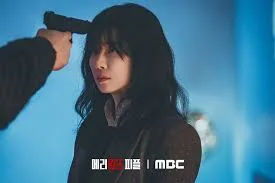 Lee Bo Young Faces Life-Threatening Danger in "Mary Kills People" Tonight 1 Lee Bo Young