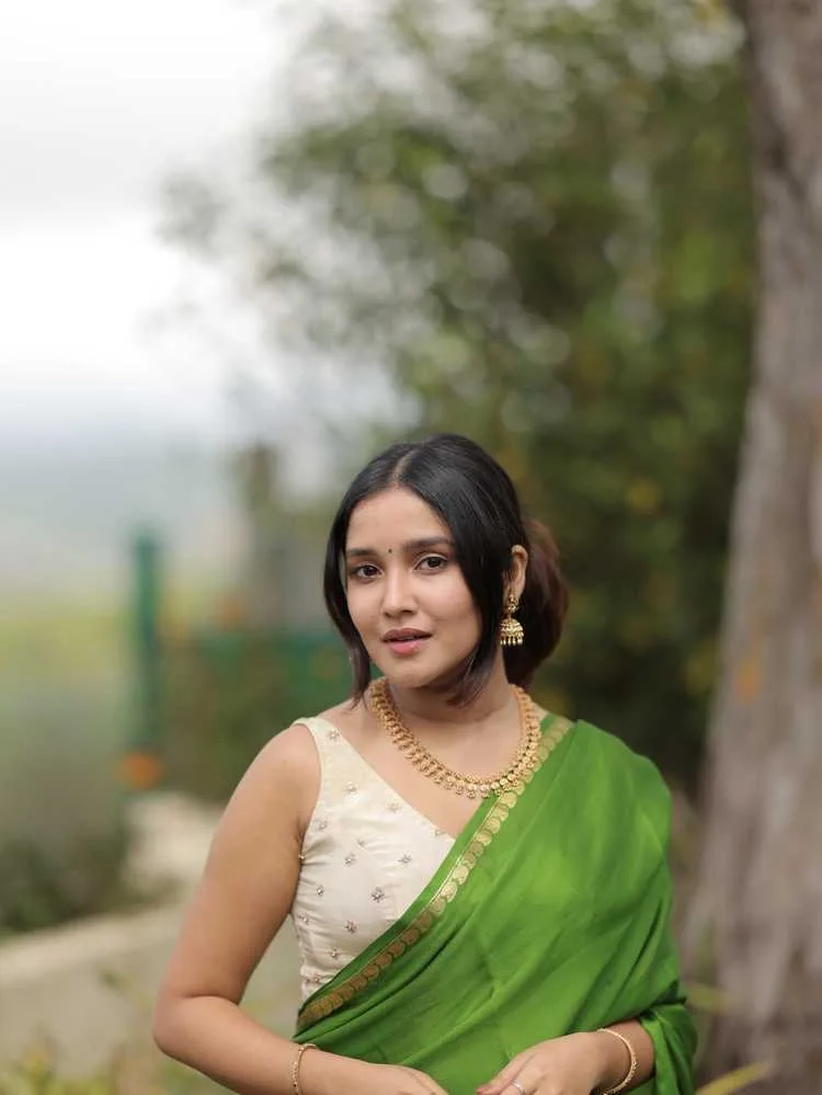 Anikha Surendran: From Child Star to Leading Lady - The Rise of South Cinema's Newest Sensation 3 Image