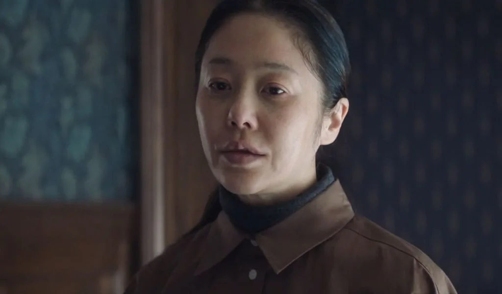 Go Hyun Jung's "Queen Mantis" Episode 2: Mystery Man Confrontation Promises Explosive Drama 2 Image