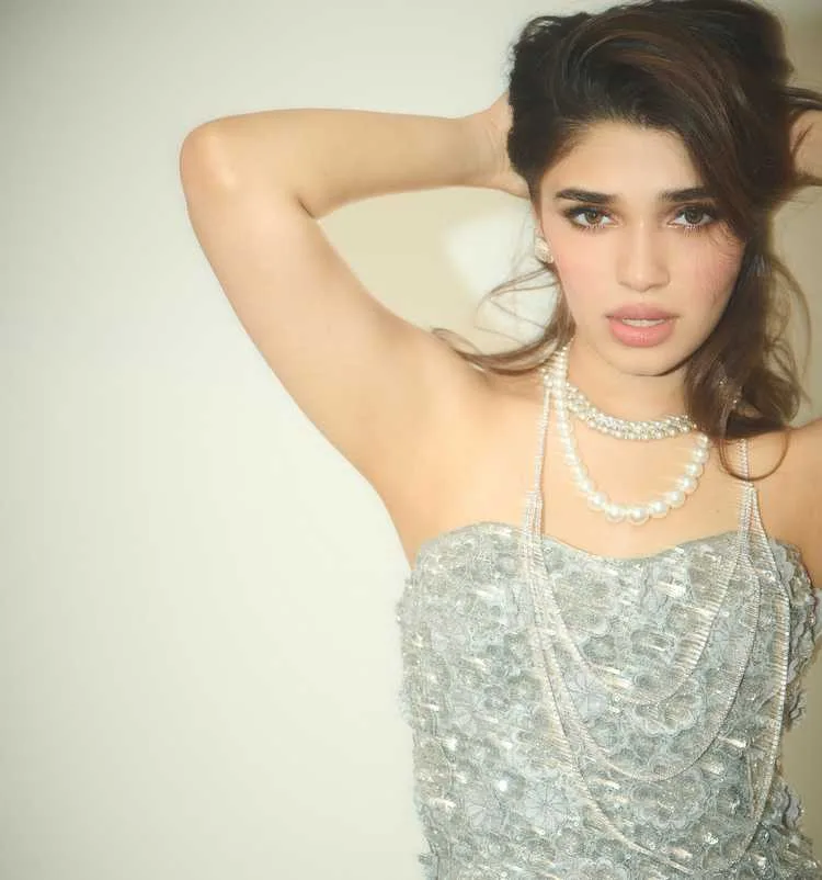 Krithi Shetty: From Uppena Success to Career Comeback - The Young Star's Glamorous Journey 3 Image