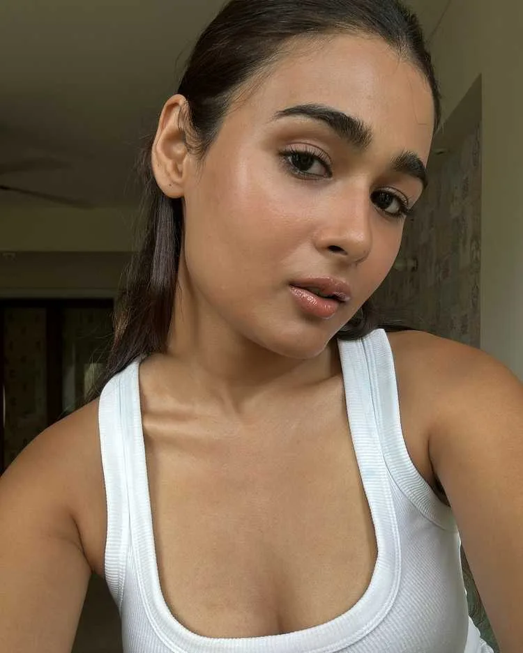 Shalini Pandey's Netflix Breakthrough: From "Arjun Reddy" Fame to "Dabba Cartel" Stardom 2 Image