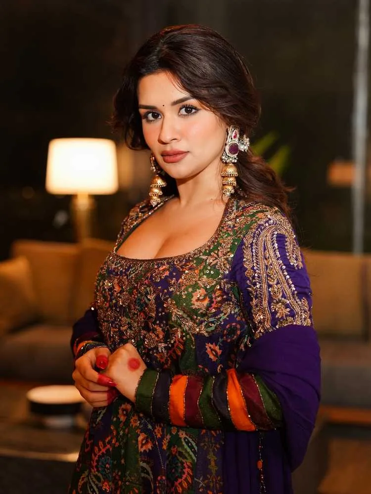 Avneet Kaur Creates History: "Love in Vietnam" Becomes First Indian Film to Secure 10,000 Chinese Screens 1 Avneet Kaur