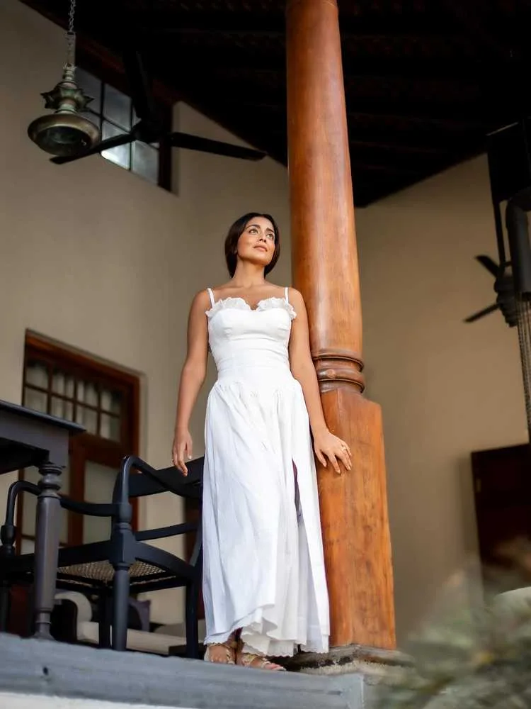Shriya Saran: The Timeless Beauty Who Continues to Reign Supreme in Indian Cinema 6 Image