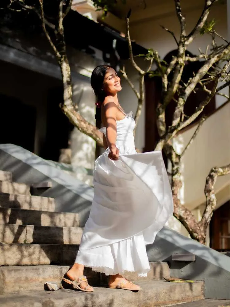 Shriya Saran: The Timeless Beauty Who Continues to Reign Supreme in Indian Cinema 5 Image