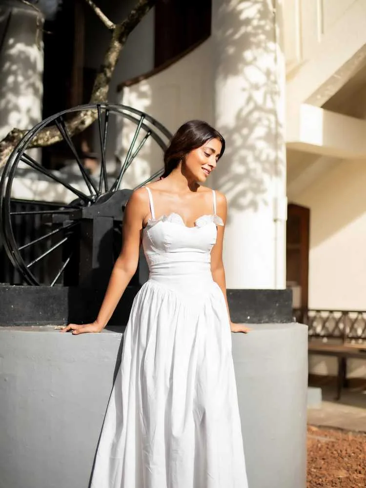 Shriya Saran: The Timeless Beauty Who Continues to Reign Supreme in Indian Cinema 4 Image