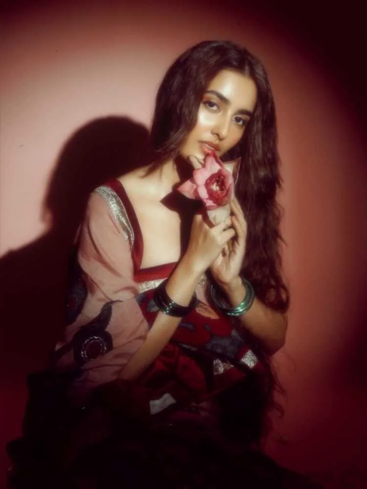 Simratt Kaur's Latest Photo Gallery: Rising Star's Stunning New Photoshoot Takes Social Media by Storm 1 Simratt Kaur