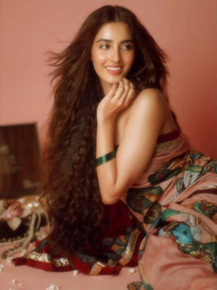 Simratt Kaur's Latest Photo Gallery: Rising Star's Stunning New Photoshoot Takes Social Media by Storm 2 Image