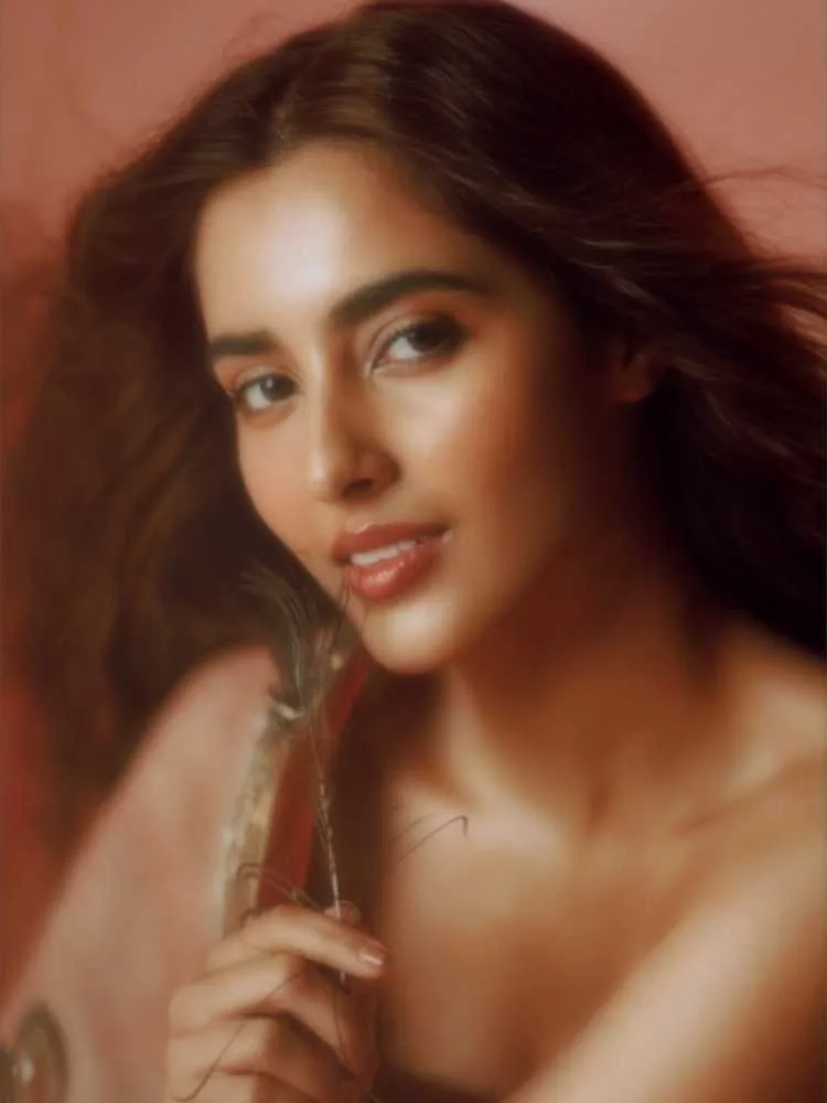 Simratt Kaur's Latest Photo Gallery: Rising Star's Stunning New Photoshoot Takes Social Media by Storm 8 Image