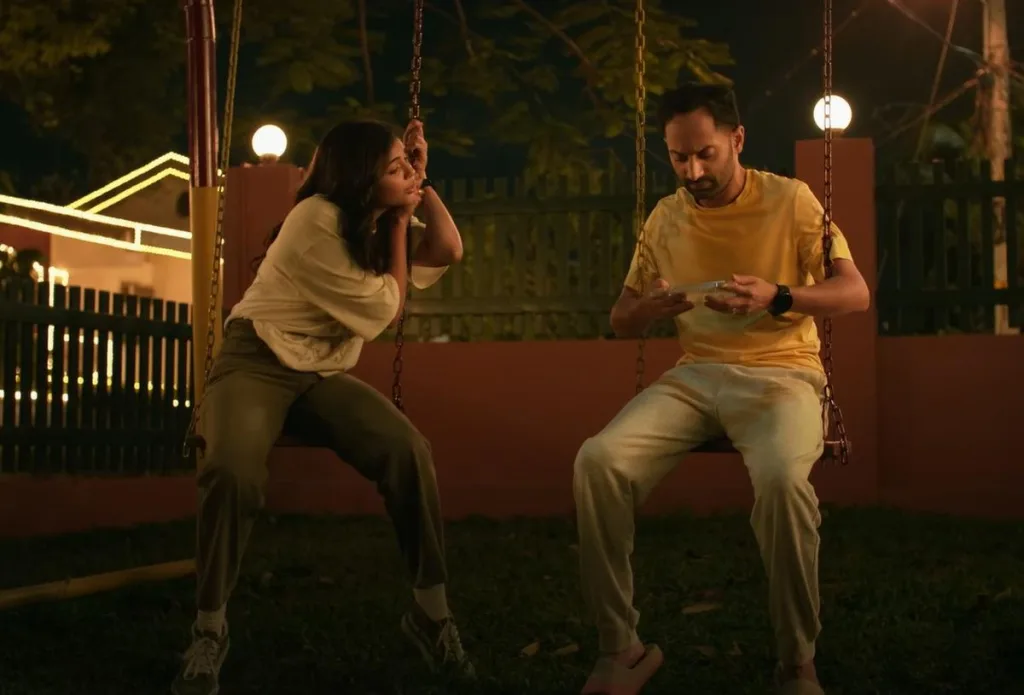 Odum Kuthira Chaadum Kuthira Review: Fahadh Faasil's Absurd Comedy Stumbles Despite Bold Ambitions 2 Image