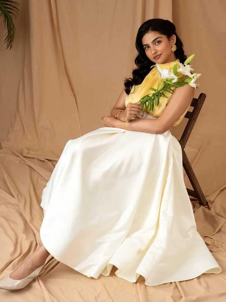 Mamitha Baiju: Rising Star of Malayalam Cinema Shines Bright 7 Image