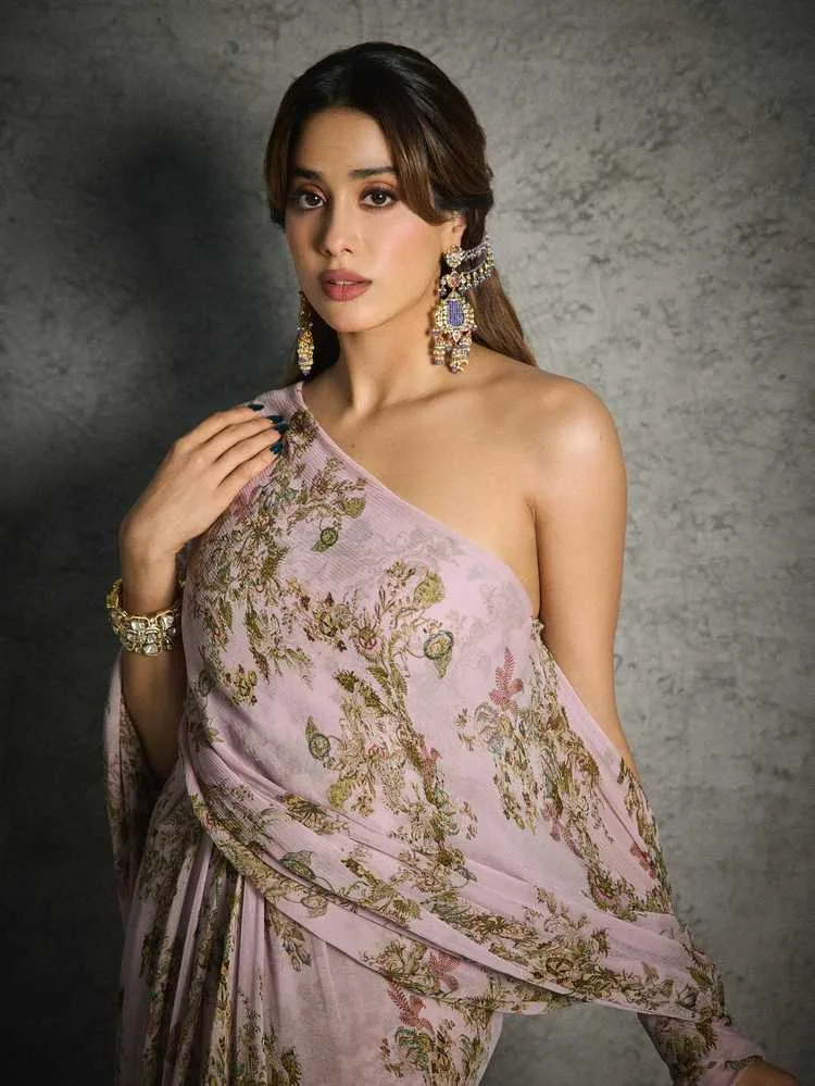 Janhvi Kapoor 2025: Latest News, Upcoming Movies & Personal Life Updates 3 Image