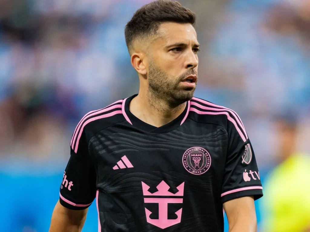 Alba to retire at the end of season