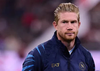 MILAN, ITALY - SEPTEMBER 28: Kevin De Bruyne of Napoli SSC looks on during the Serie A match between AC Milan and SSC Napoli at Giuseppe Meazza Stadium on September 28, 2025 in Milan, Italy. (Photo by Emmanuele Ciancaglini/Ciancaphoto Studio/Getty Images)