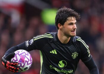 MANCHESTER, ENGLAND - OCTOBER 4: Senne Lammens of Manchester United during the Premier League match between Manchester United and Sunderland at Old Trafford on October 4, 2025 in Manchester, England. (Photo by Robbie Jay Barratt - AMA/Getty Images)