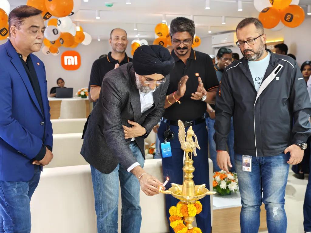 Xiaomi leadership inaugurating service center 2