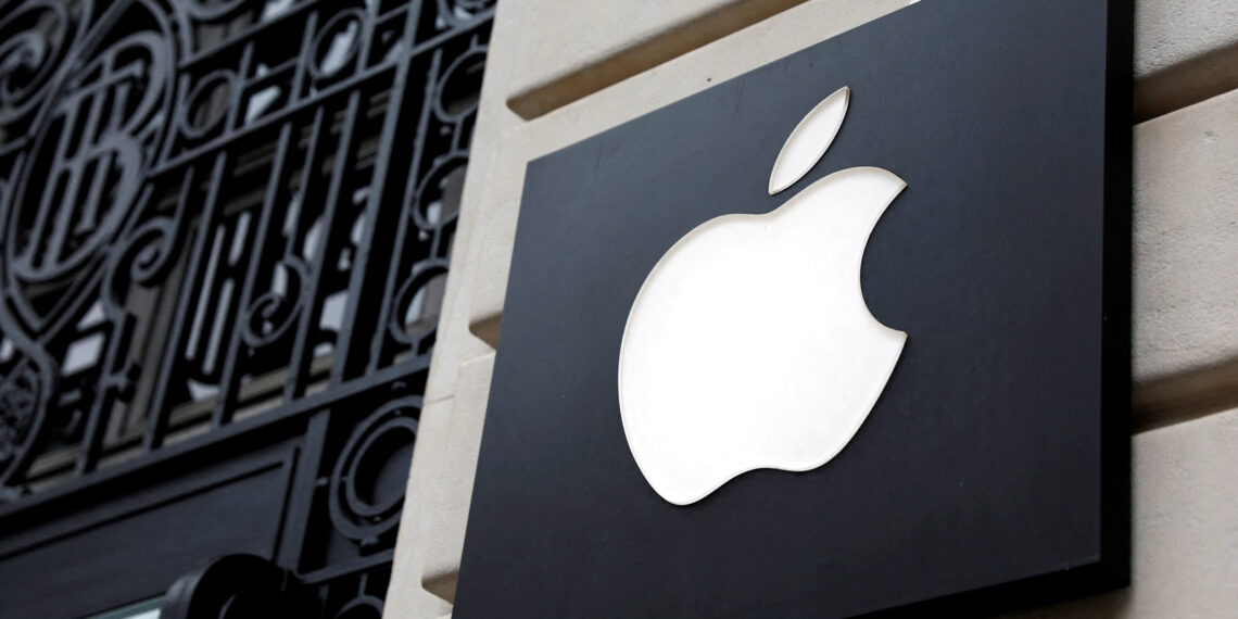 FILE PHOTO: FILE PHOTO: View of an Apple logo at an Apple store in Paris, France, April 23, 2025. REUTERS/Abdul Saboor/File Photo/File Photo