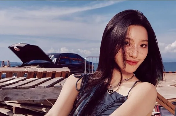 Lee Sae Rom Signs With New Agency 333: Fresh Start as Actress With Stunning Profile Photos 1 Lee Sae Rom