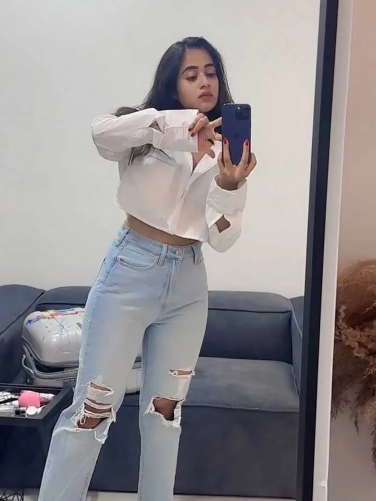 Deepthi Sunaina: The Social Media Star Who Conquered Telugu Cinema 2 image 916 Deepthi Sunaina: The Social Media Star Who Conquered Telugu Cinema