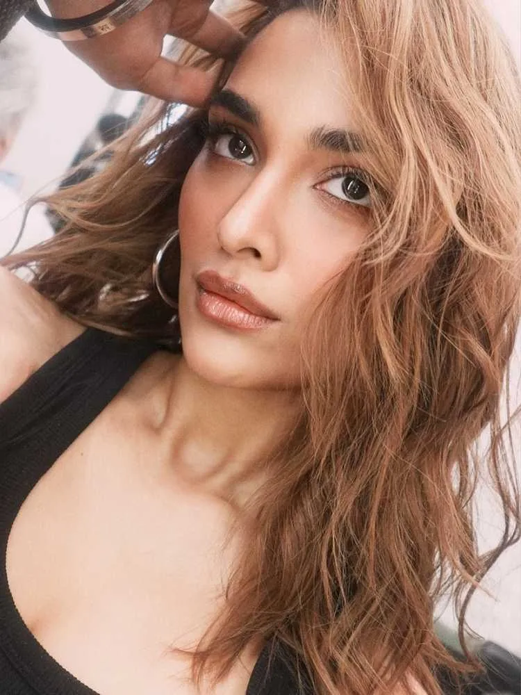 Saiee Manjrekar: Beyond the Star Kid Label to Bollywood Stardom 5 image 934 Saiee Manjrekar: Beyond the Star Kid Label to Bollywood Stardom