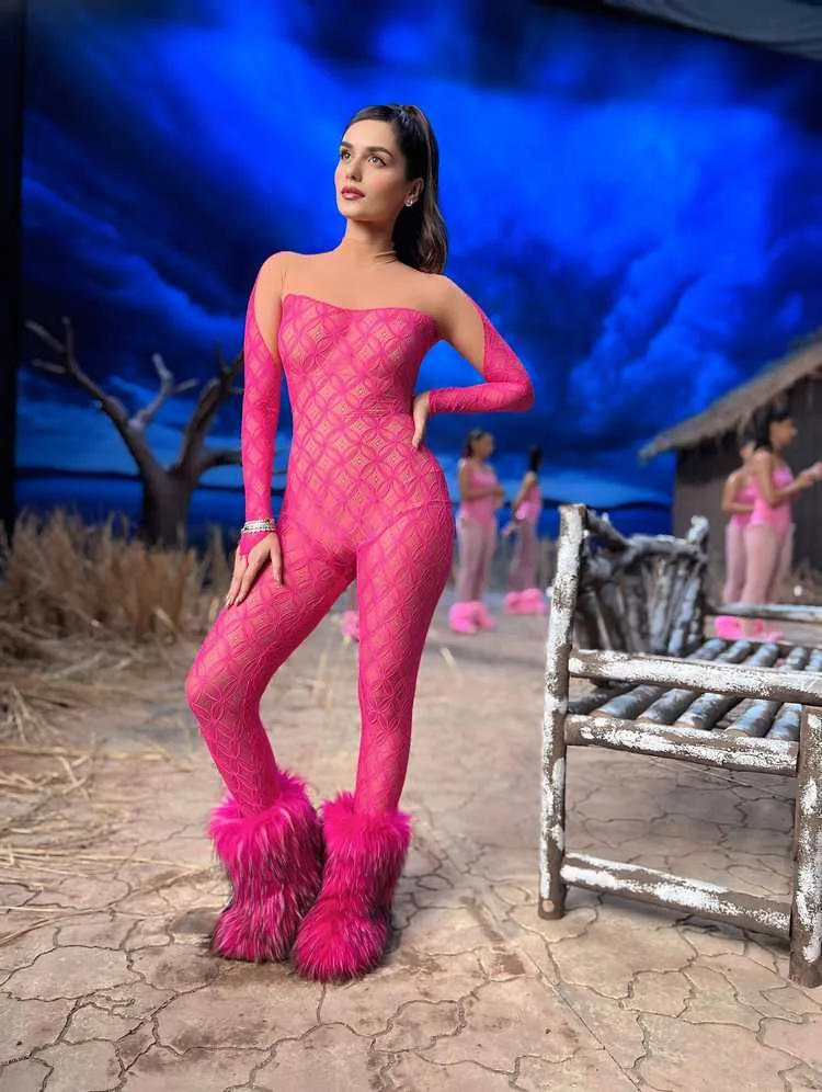 Manushi Chhillar: The Journey of India's Shining Star 1 Manushi Chhillar
