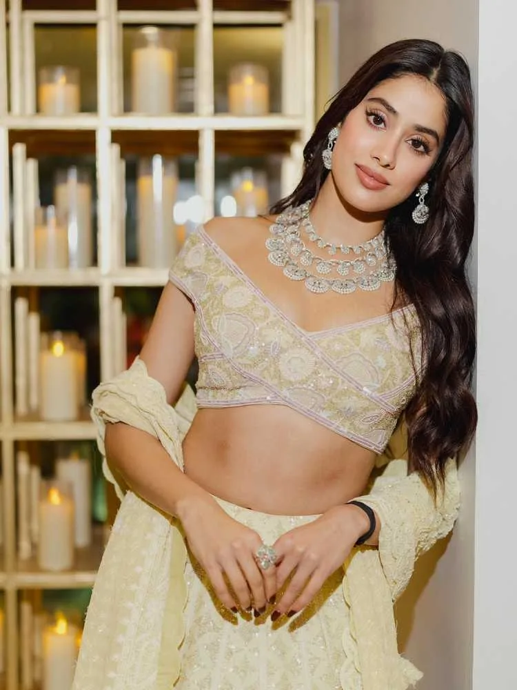 Janhvi Kapoor Latest Photos: Sridevi’s Daughter Shines in 2025